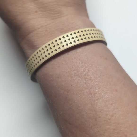 533 Cream Leather‎ Cuff Bracelet with Silver Belt Buckle Clasp - Picture 1 of 5